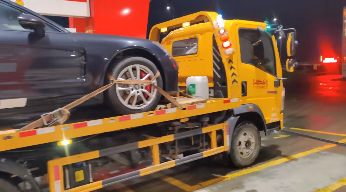 巴州行车途中遇到突发状况该如何呼叫道路救援？